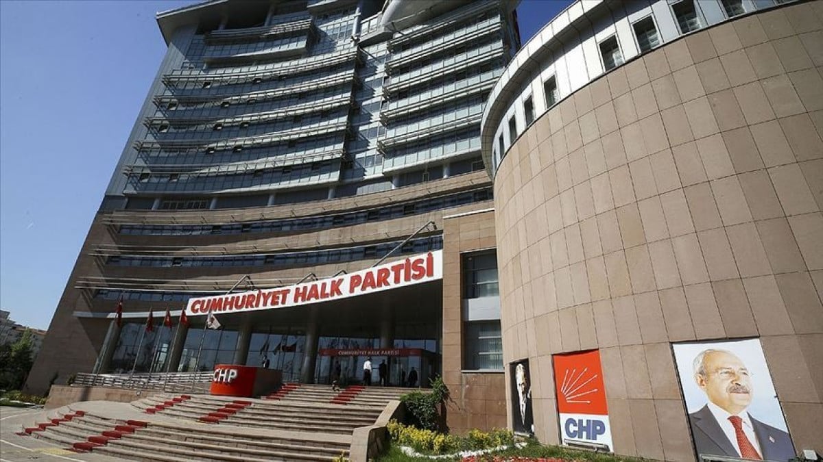 CHP’de tüzük komisyonu toplantısı: Genel başkanlarla görüştü