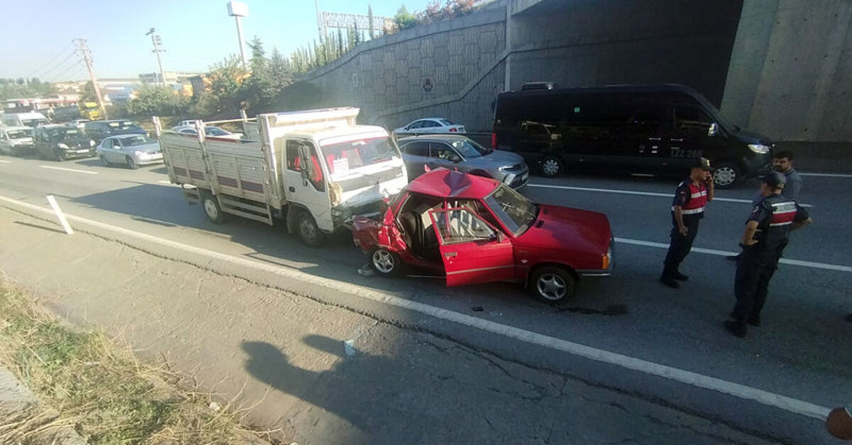 Kocaeli’de kamyonet ile otomobil çarpıştı: 1 ölü, 1 yaralı
