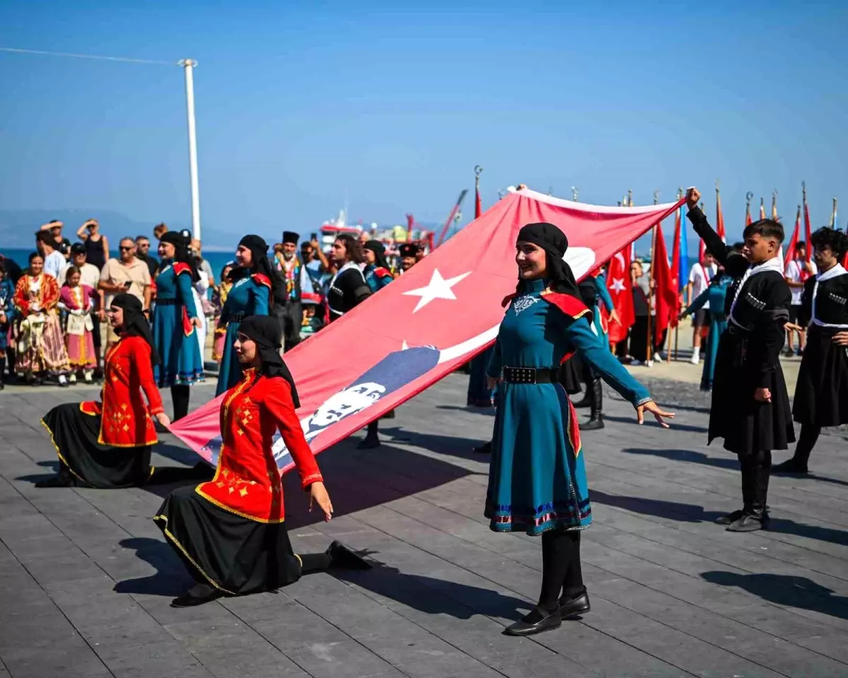 Kuşadası’nın Kurtuluşu Coşkuyla Kutlandı