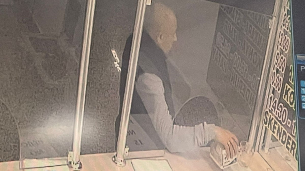 Gaziantep’te bir şahıs sadaka kutusunu çaldı