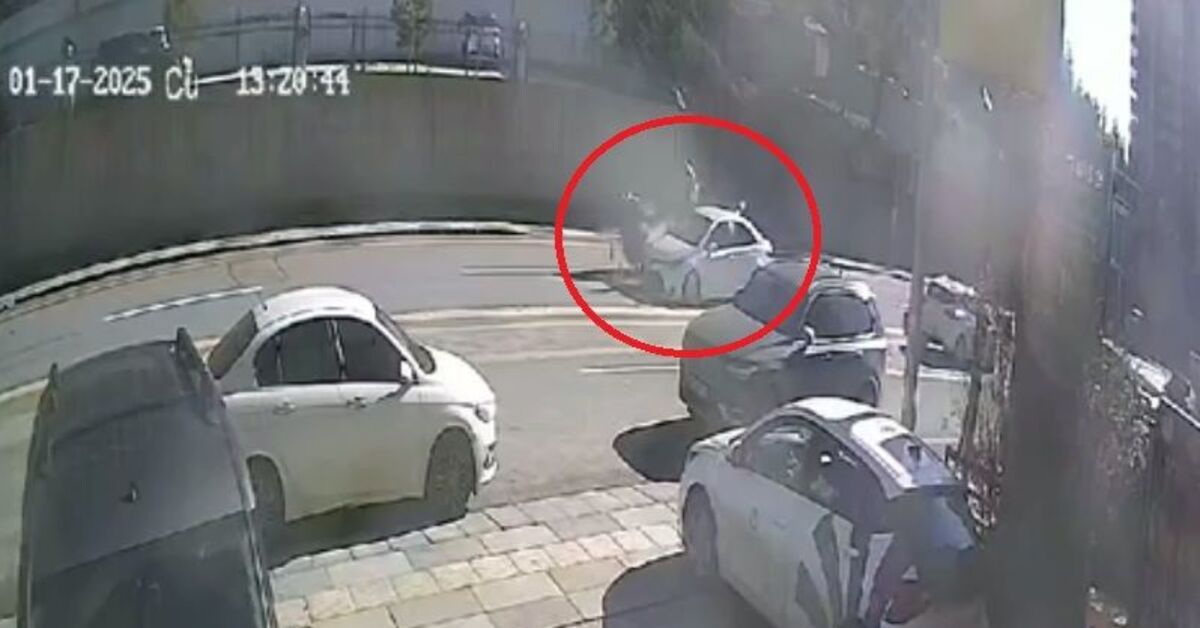 Ankara’da otomobilin çarptığı motosikletli kurye öldü; kaza kamerada