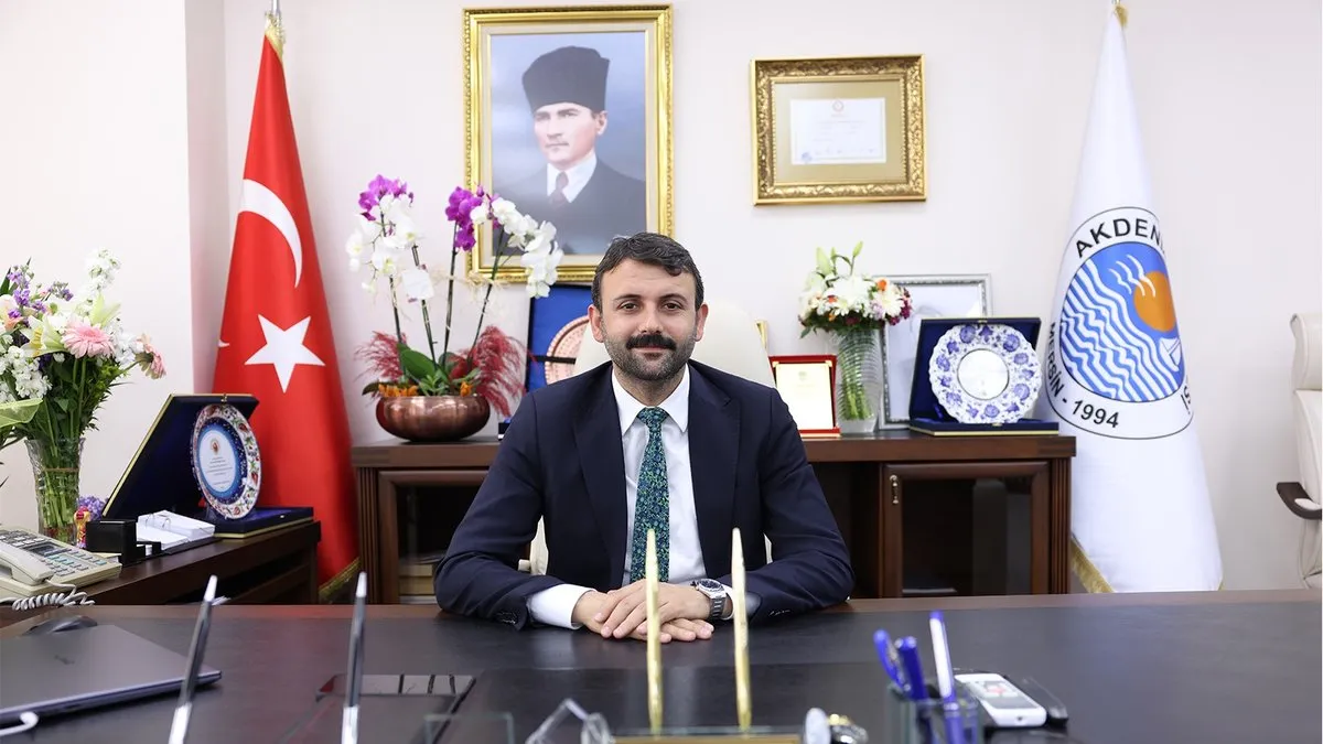 SON DAKİKA | Mersin’de Akdeniz İlçe Belediye Başkanı Hoşyar Sarıyıldız görevden uzaklaştırıldı