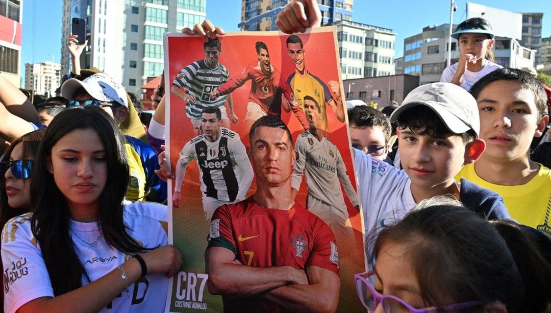 Efsane futbolcu Ronaldo 40 yaÅÄ±nda! Binlerce kiÅi sokaÄa dÃ¶kÃ¼ldÃ¼