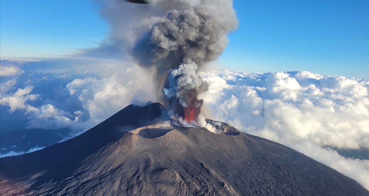 Etna Yanardağı’nda lav akışı meydana geldi