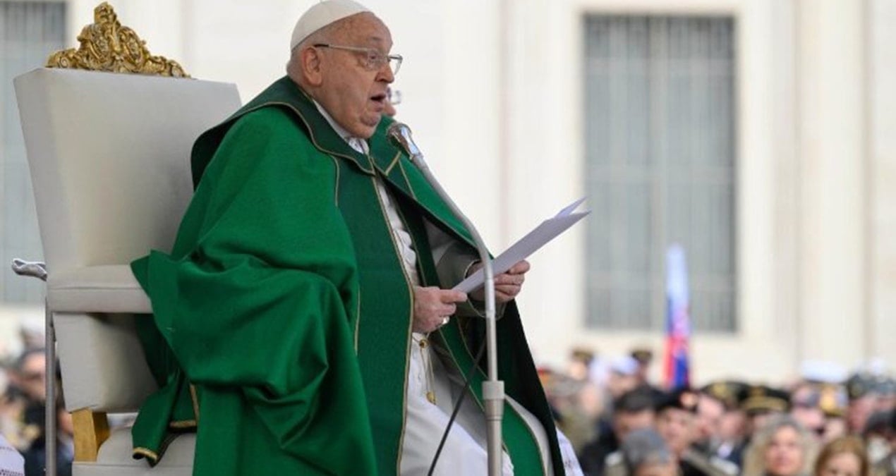 Papa’nın zor anları! Özür diledi, yardımcısına ‘sen oku’ dedi