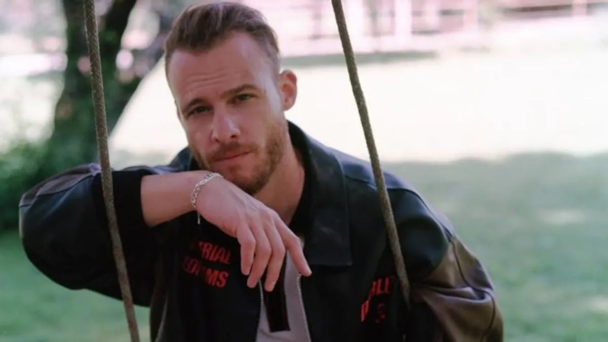 İlişkisini bitirir bitirmez imaj tazeledi! İşte saç ektiren Kerem Bürsin’in son hali!